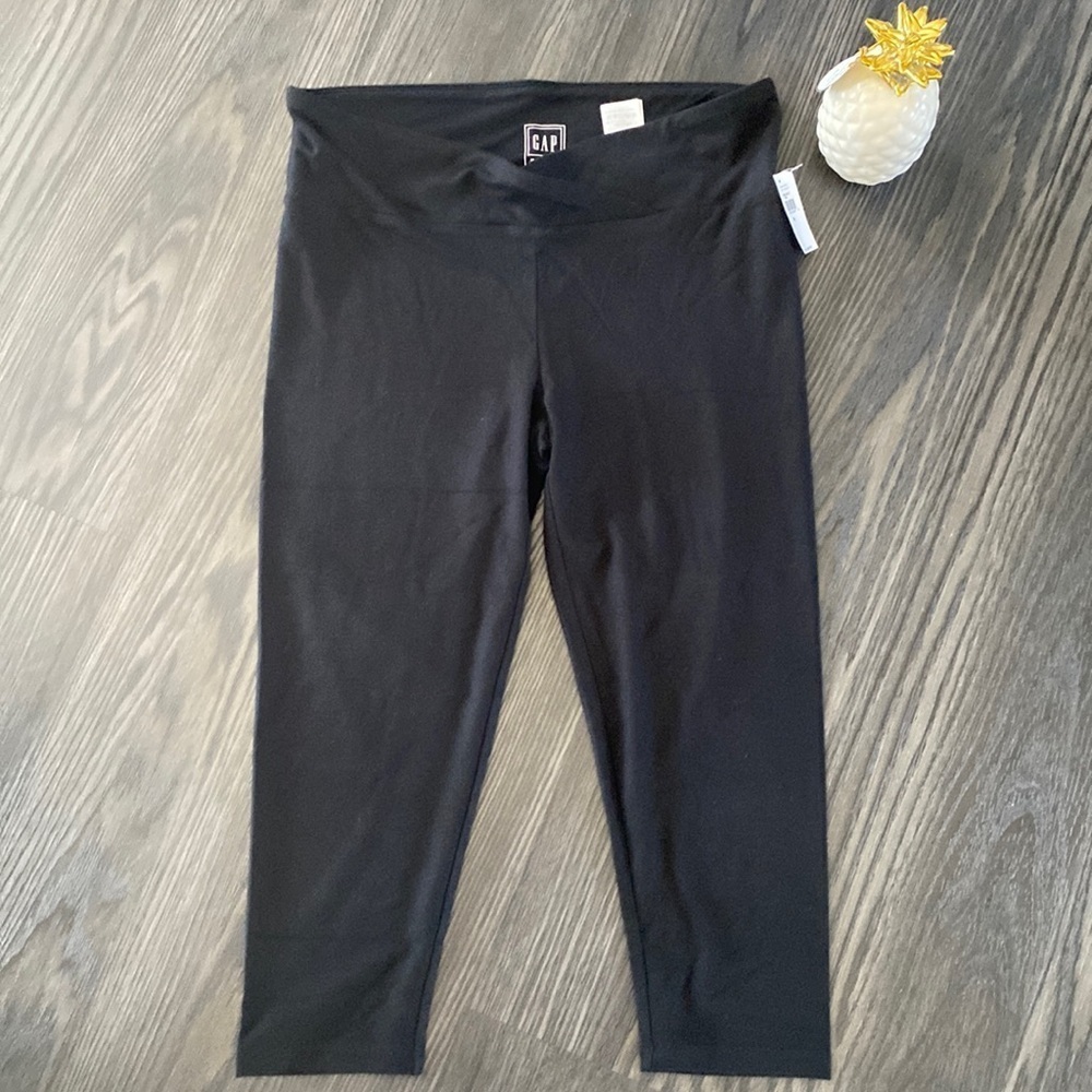 🍍NWT🍍GAP MATERNITY CAPRI🍍SIZE MED🍍C-2